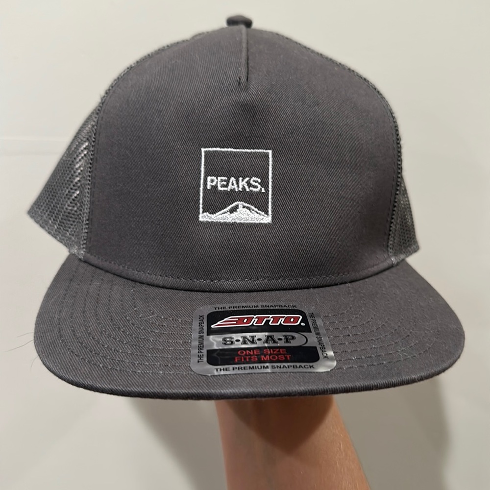 Mountain Peaks Snapback Trucker